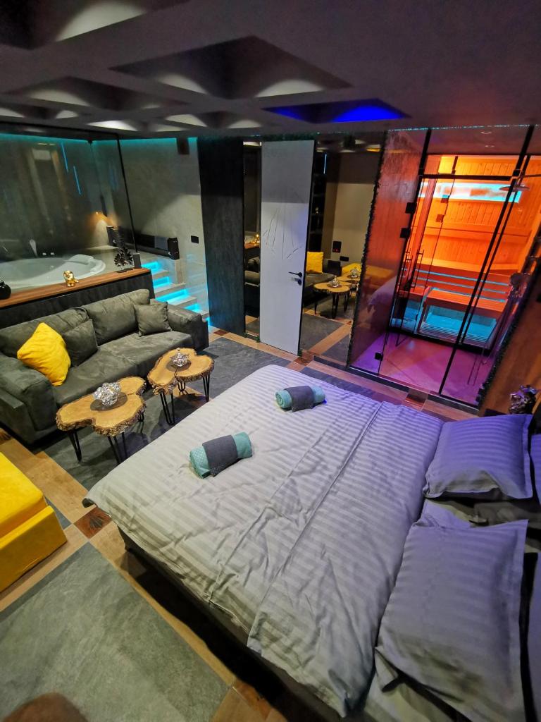 PentLux - SPA Penthouse in the heart of Skopje photo 1