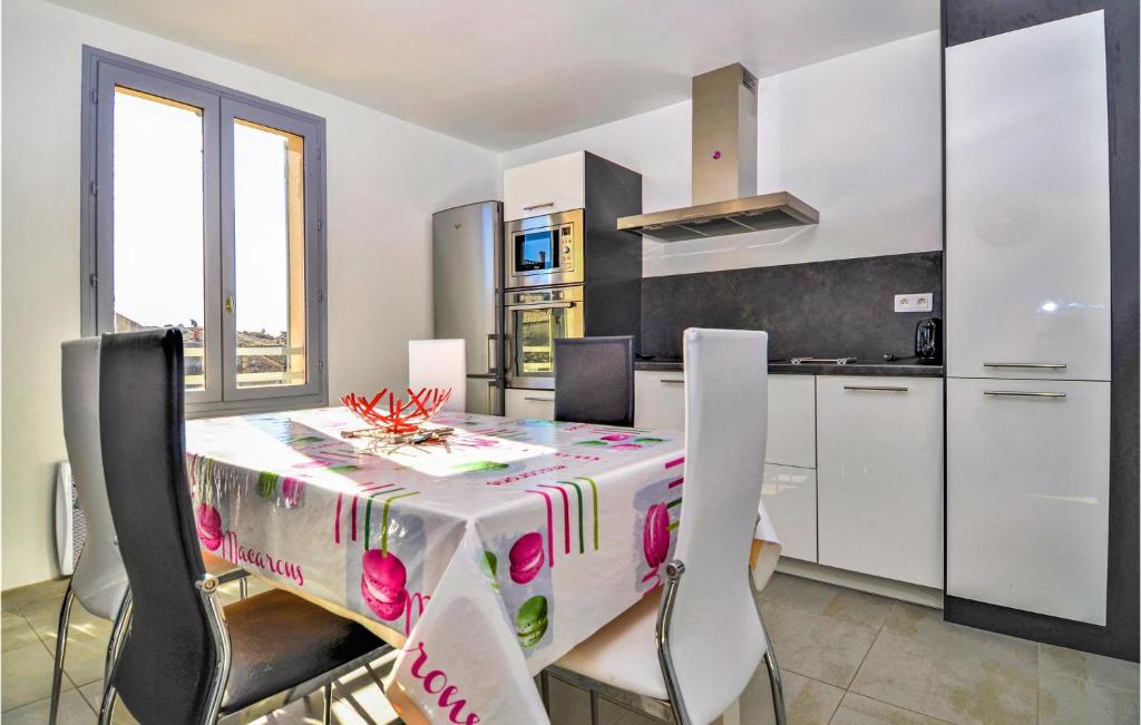 Stunning Apartment In Uzs With 3 Bedrooms And Wifi photo 1