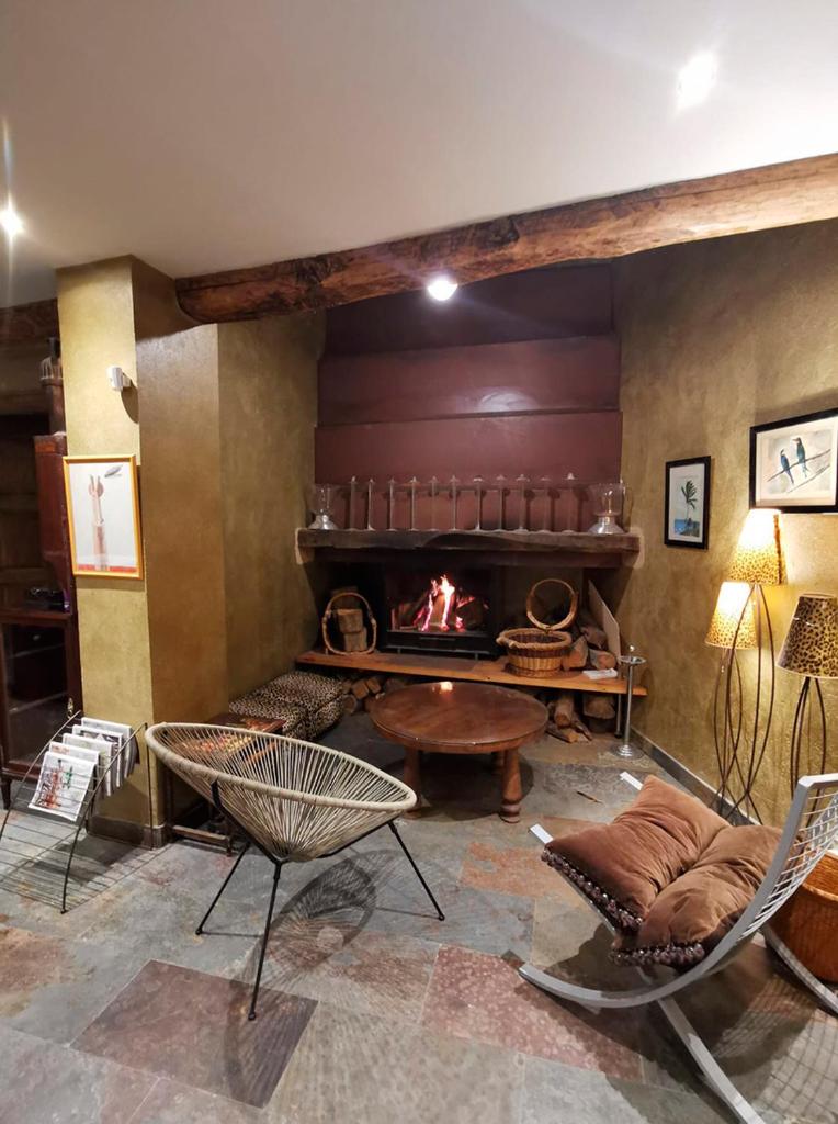 CASA RURAL, con Jacuzzi, Chimenea, BBQ, Bar y mucho mas photo 3