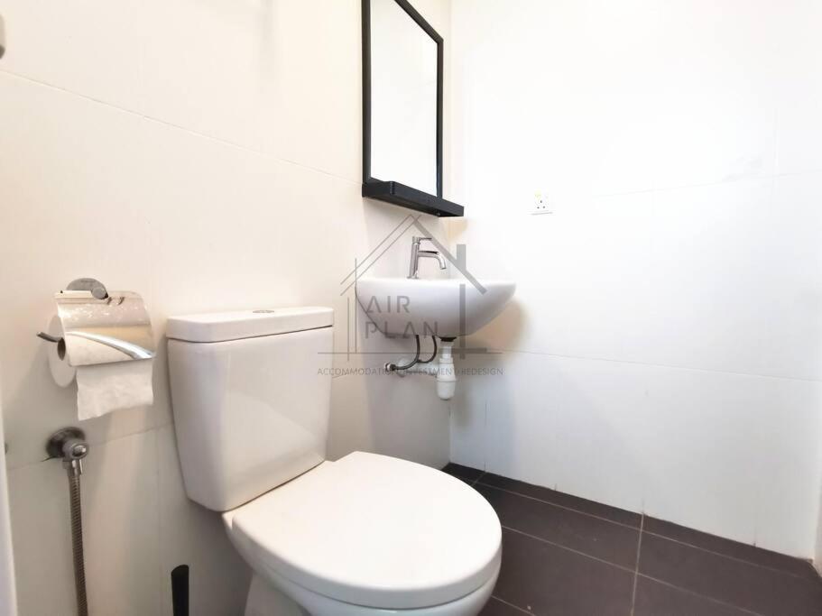 PD D’Wharf Amazing Seaview Suite 9 (Up to 6 Pax) photo 2
