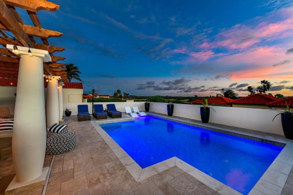 Newly Remodeled 5-Bedroom 5-Bath in Tierra del Sol photo 1