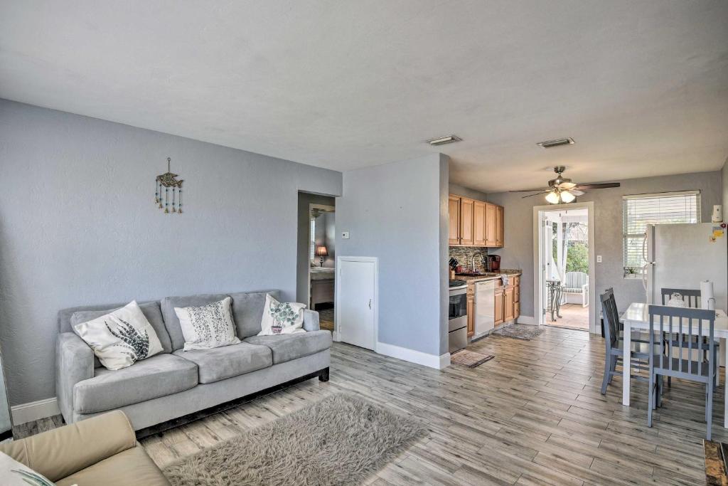 Charming Ormond Beach Home - Walk to Beach! photo 3