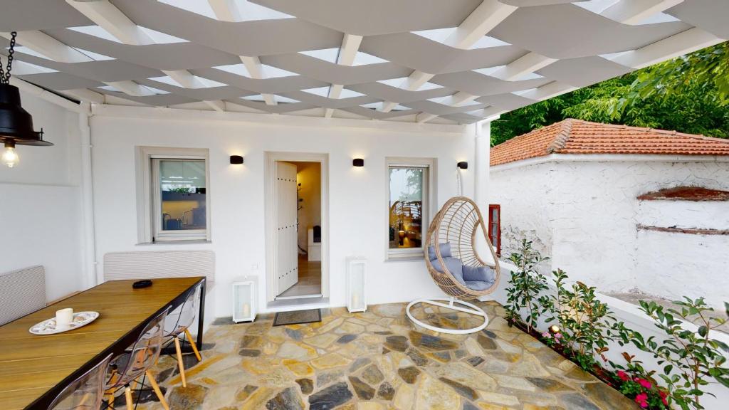 Yalos luxury home