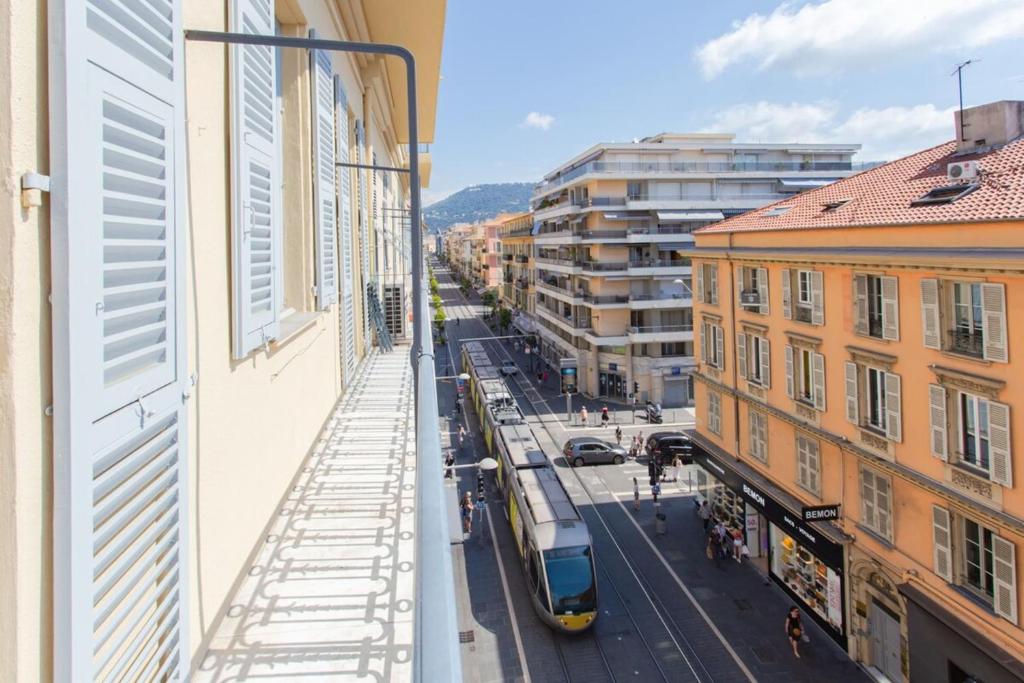 Furnished Apartment Near Place Garibaldi & The Port photo 1