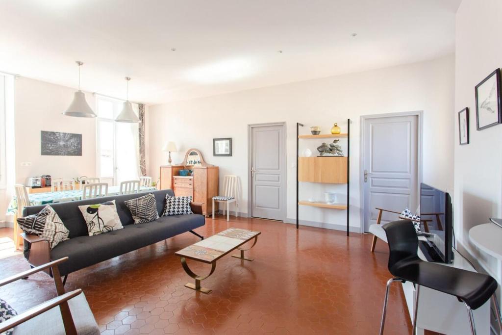 Furnished Apartment Near Place Garibaldi & The Port photo 3