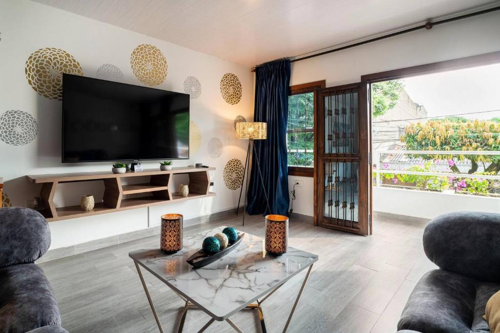 Modern, Luxurious and Tradicional Apartments by Samilis Place photo 3