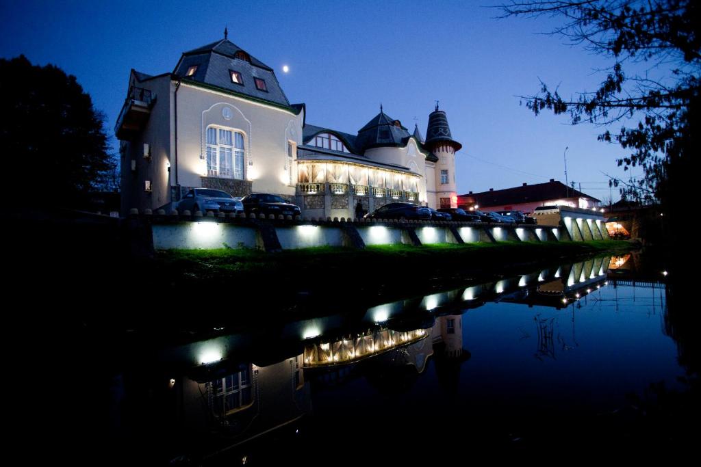 Zolota Pava photo 2