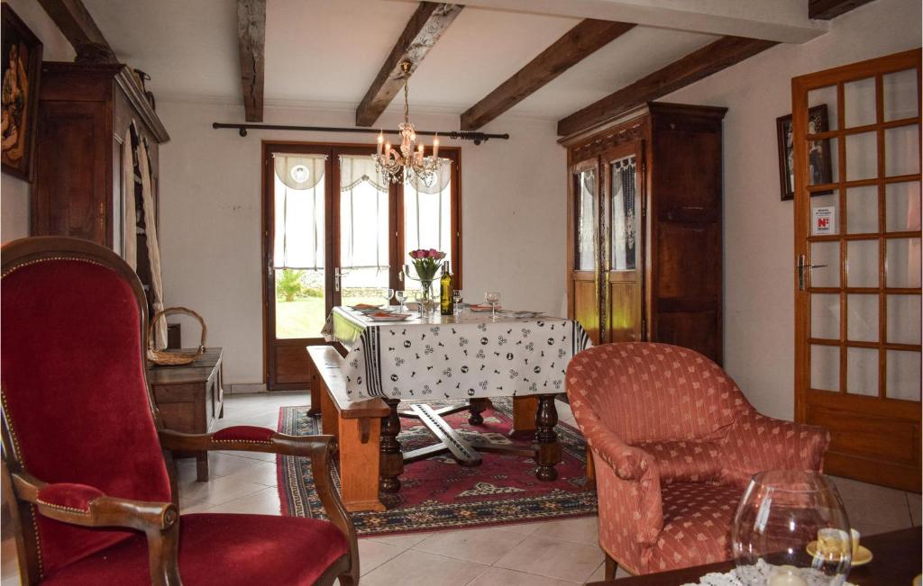 Amazing Home In Pleubian With 4 Bedrooms And Wifi photo 1