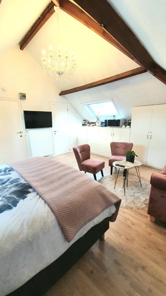 Viktor and stella suite by the minnewater Room Type - Deluxe Double Room (2 Adults + 1 Child)