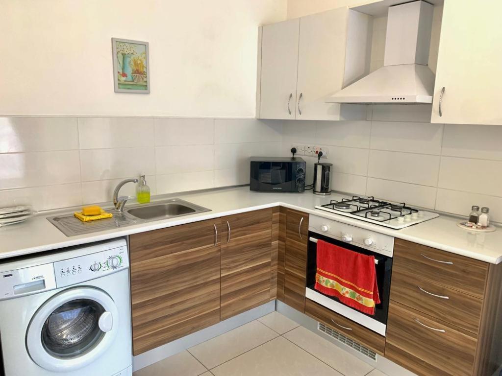 Beautiful & Quiet Two-Bedroom Apartment with Private Garden Lukomorye C1 photo 3