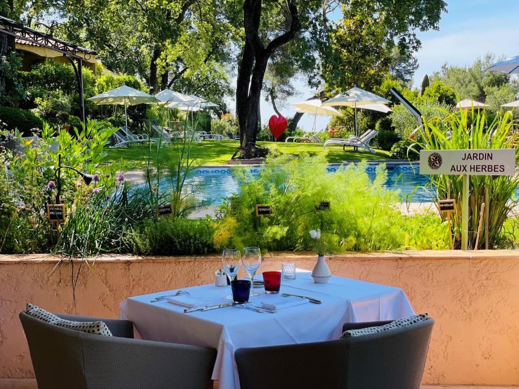 Hotel****Spa & Restaurant Cantemerle photo 3