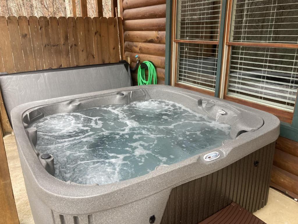 New Listing! Poppy's Great Escape - 4 Bed 4 Bath - Hot Tub photo 4