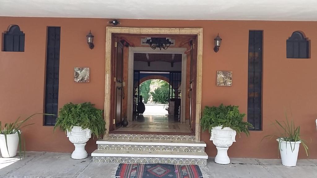 Mexican 1 Level Hacienda photo 4