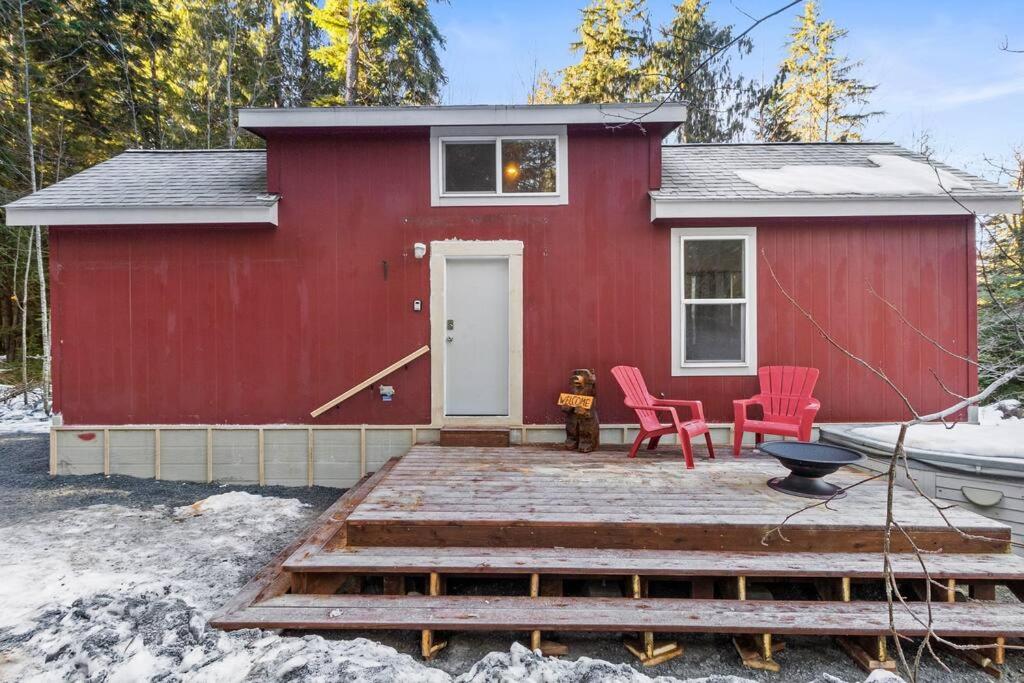 Cozy Tiny Home Steps Away From Mt. Rainier photo 4