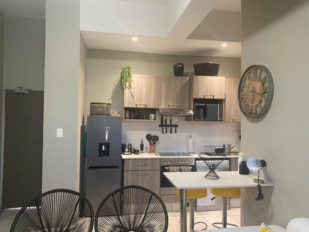 Lovely Rosebank 1-bedroom condo with pool & cinema photo 4