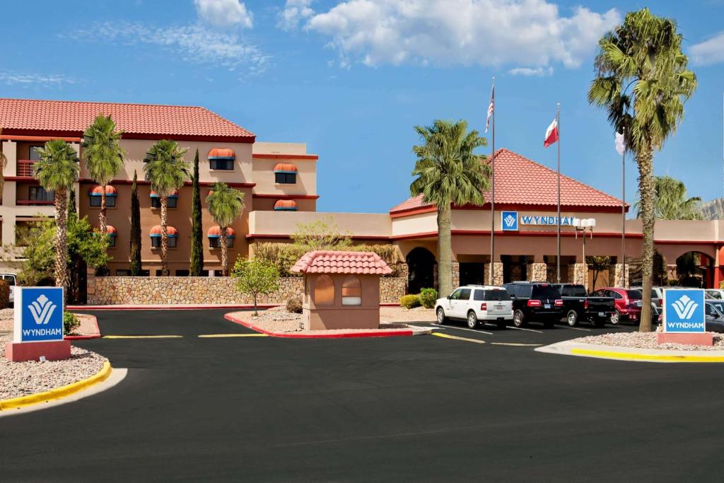 Wyndham El Paso Airport Hotel & Waterpark image