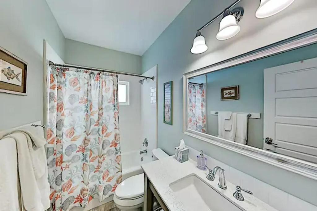 Steps to The Beach! Beautiful 4 BDRM 5 Bath Home W/Pool & Hot Tub photo 2