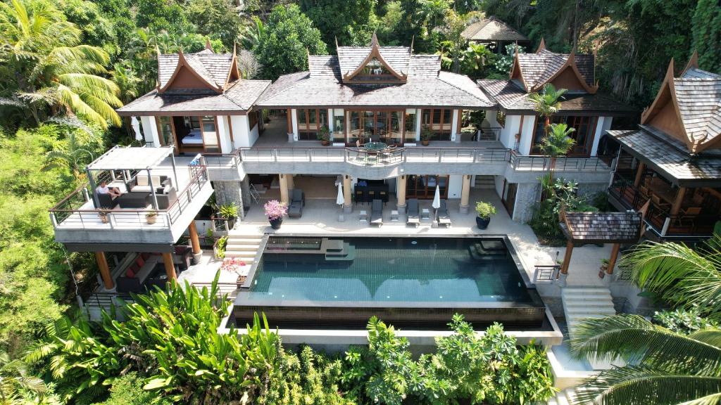 Luxury 5 bedrooms Villa with Seaview Infinity Pool overlooking Surin Beach photo 1