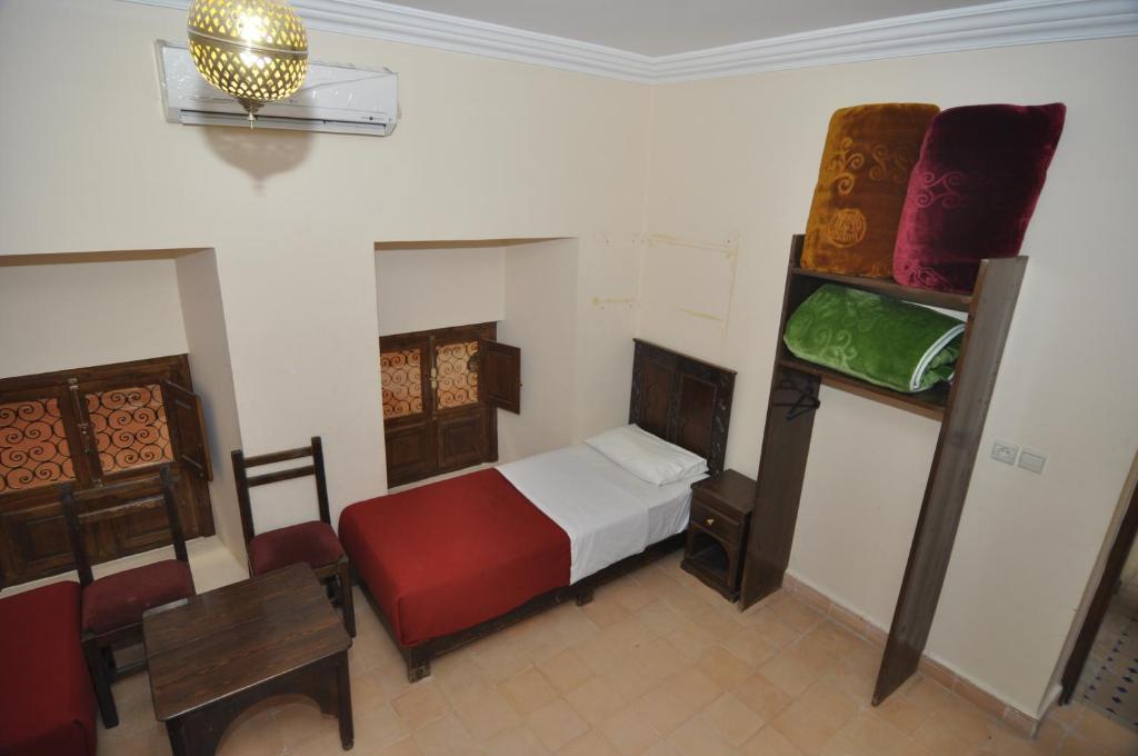 Трехместный (Трехместный номер с общей ванной комнатой), Hotel Cecil