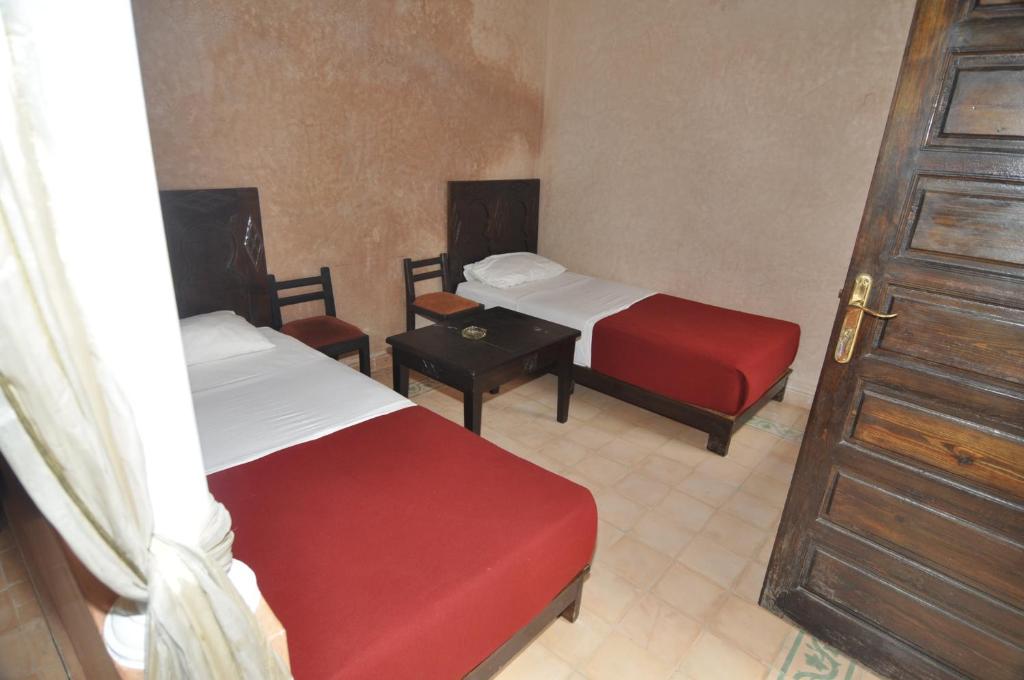 Четырехместный (Четырехместный номер с общей ванной комнатой), Hotel Cecil