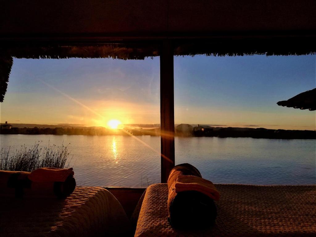 Habitacion vista Amanecer, los Uros photo 2