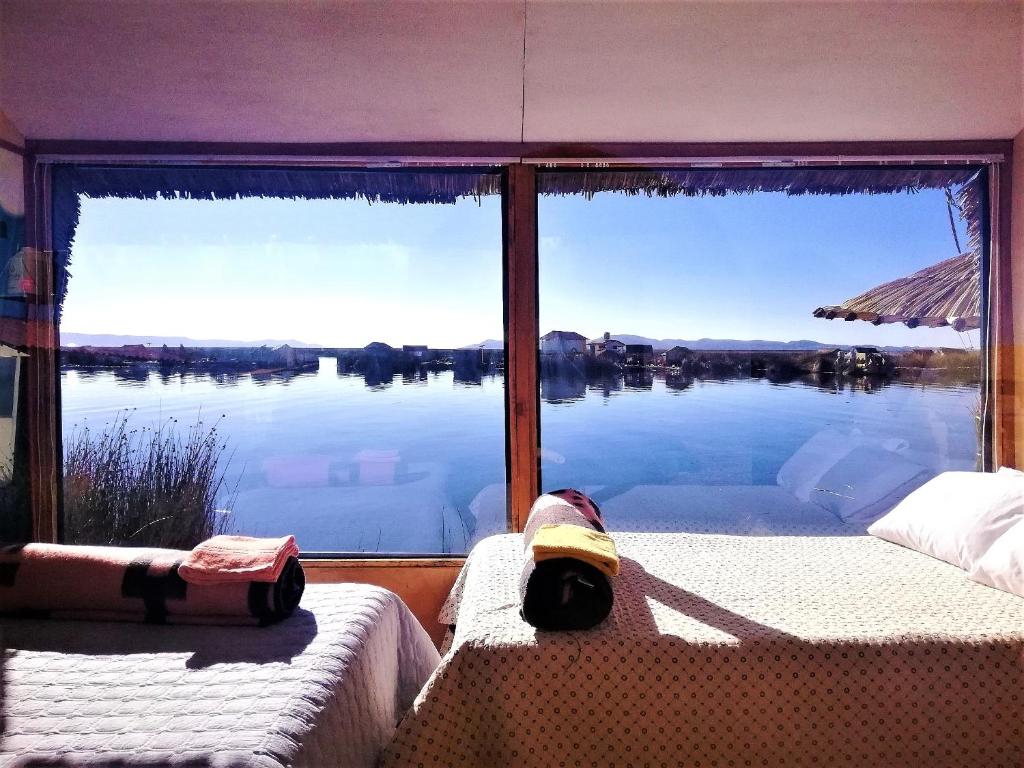 Habitacion vista Amanecer, los Uros photo 3