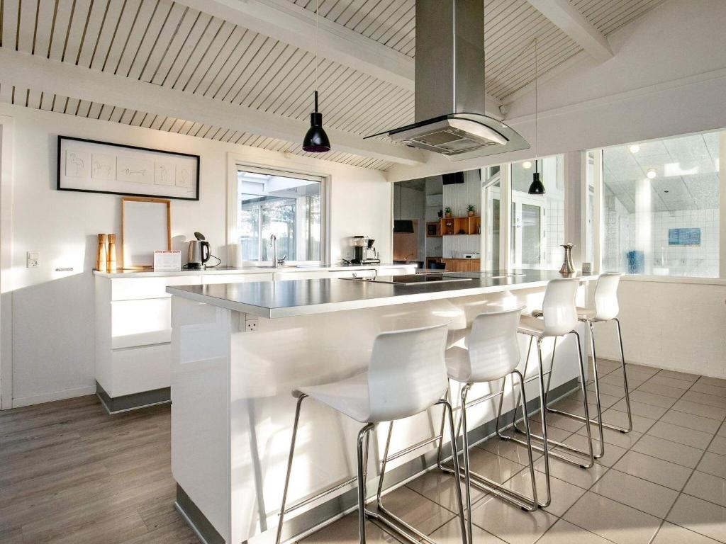 Six-Bedroom Holiday home in Humble photo 4
