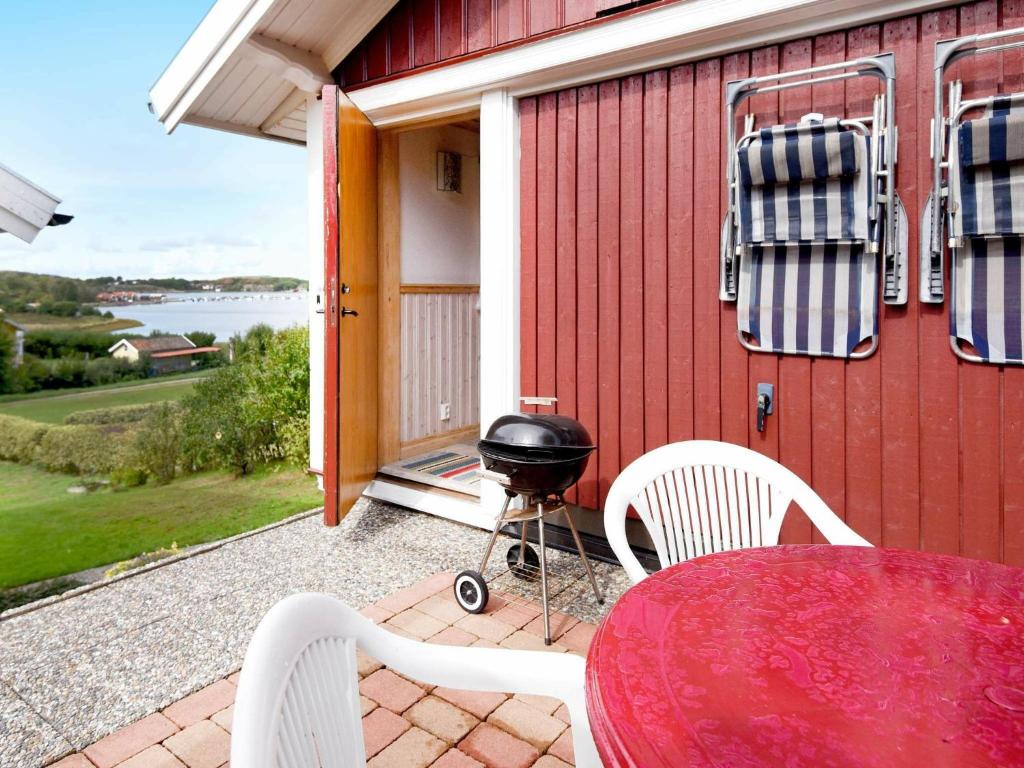 4 person holiday home in Hamburgsund photo 2