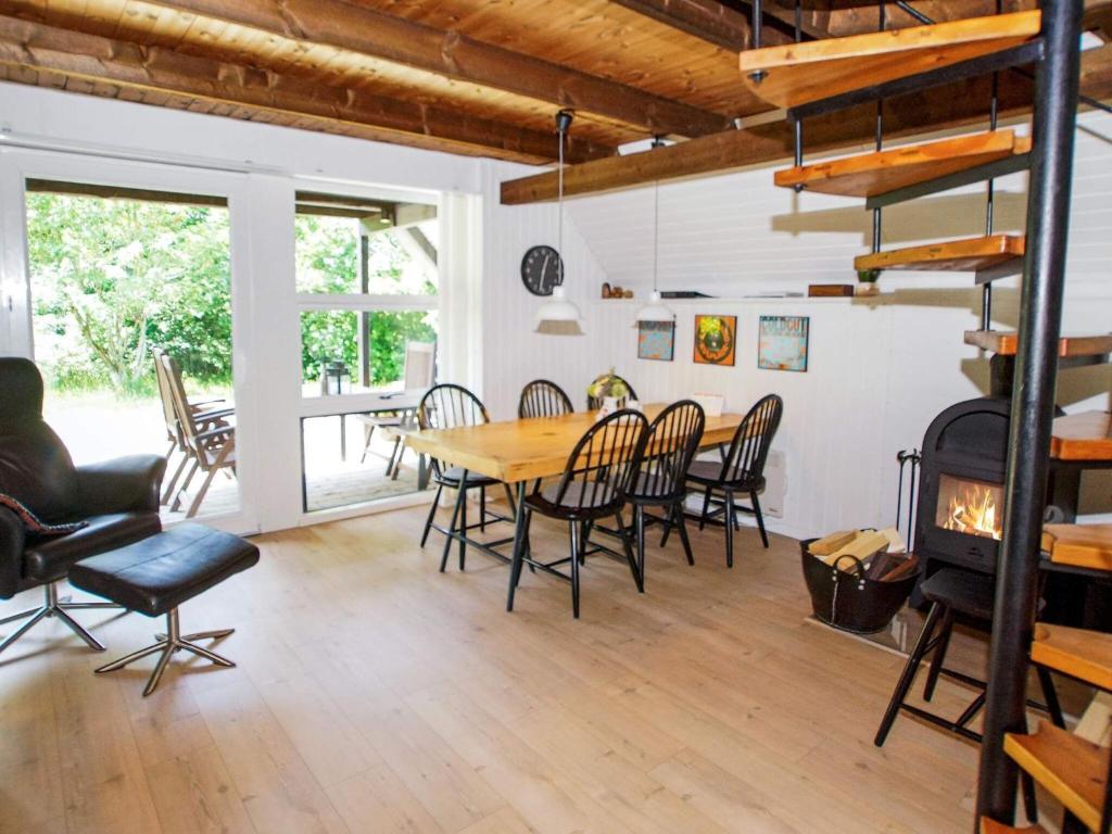 Four-Bedroom Holiday home in Skjern 2 photo 3