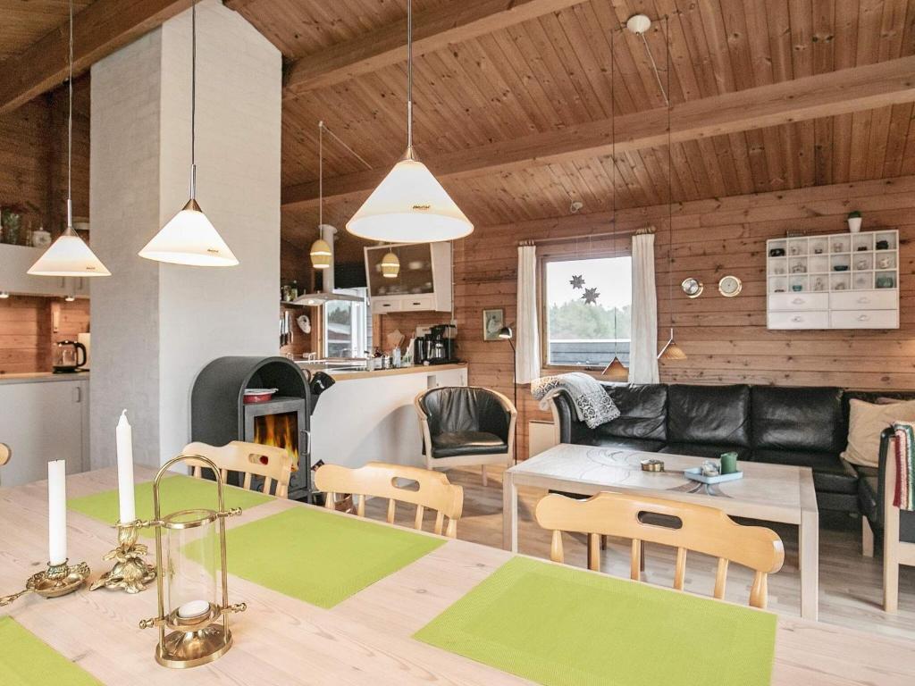 Three-Bedroom Holiday home in Hirtshals 4 photo 4