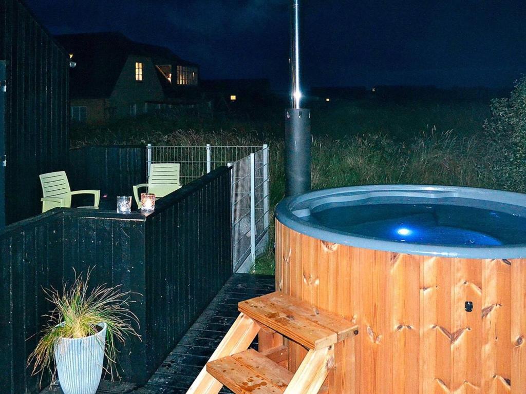 8 person holiday home in Hvide Sande photo 4