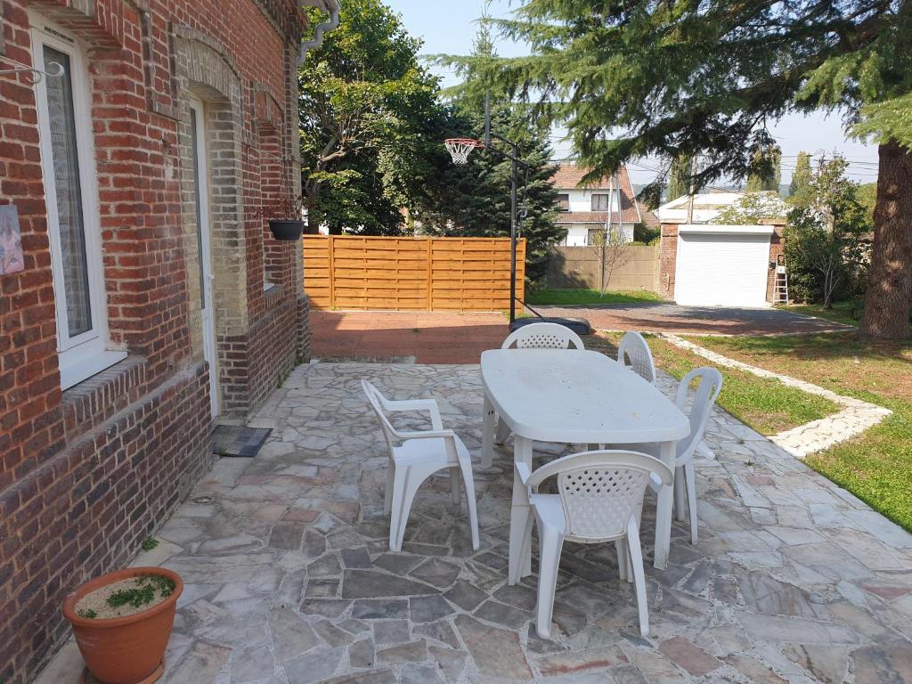 "L'étape Normande" Gite 70m2 terrasse terrain clos 500 m2 3 voitures photo 2