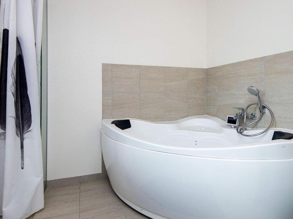 6 person holiday home in Malling photo 4