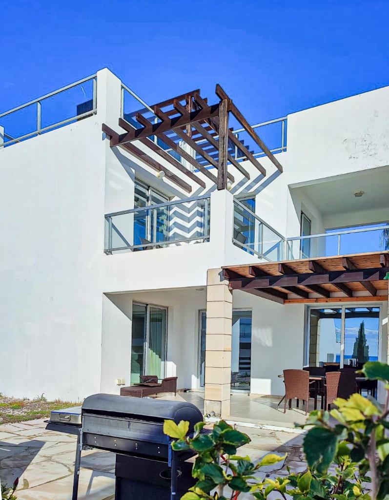 3 Bedroom Seaview Villa direct in Coral Bay with Pool photo 1