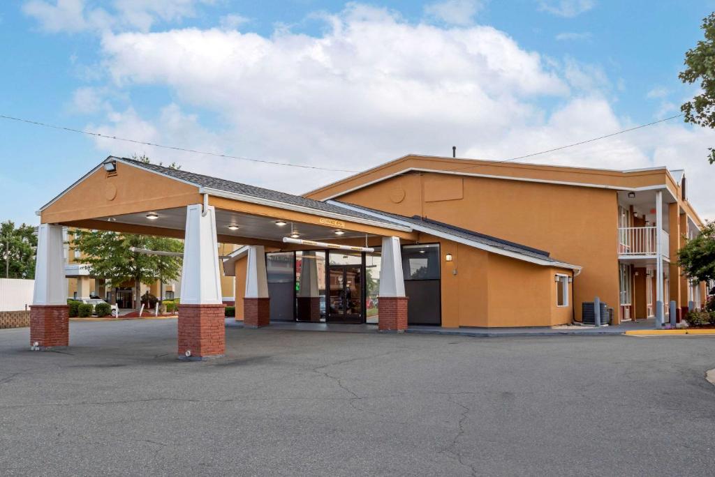 Quality Inn Fredericksburg near Historic Downtown photo 1