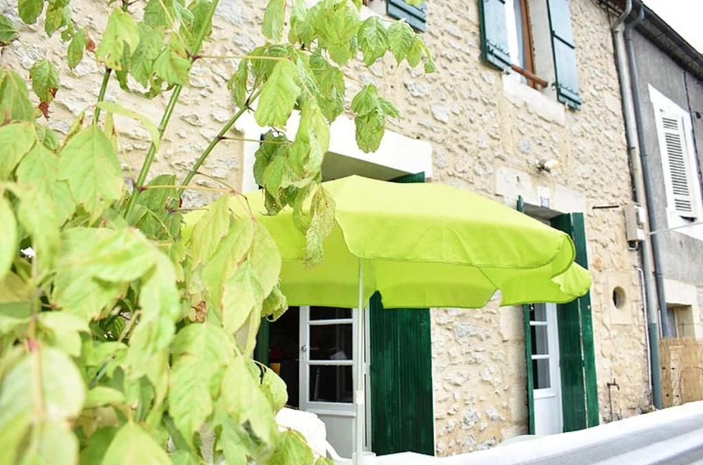 Beautiful 2-Bed Cottage in Le Bugue photo 1