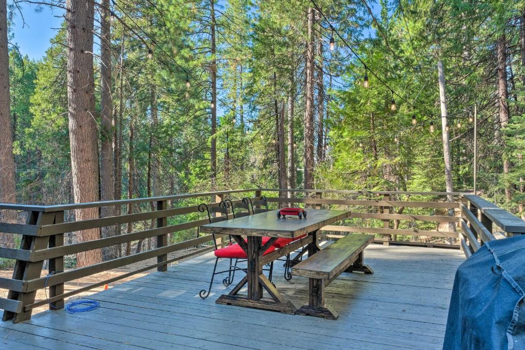Peaceful and Wooded Arnold Cabin - Walk to Dtwn photo 1