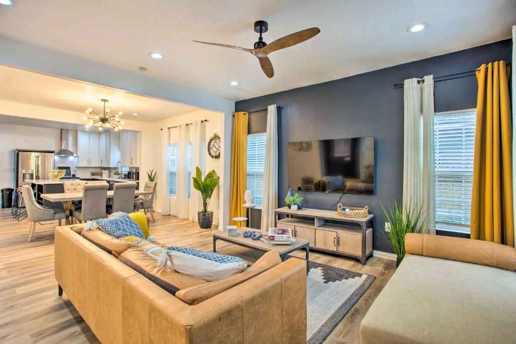 Picturesque Dallas Home Near Dtwn with Fire Pit! photo 1