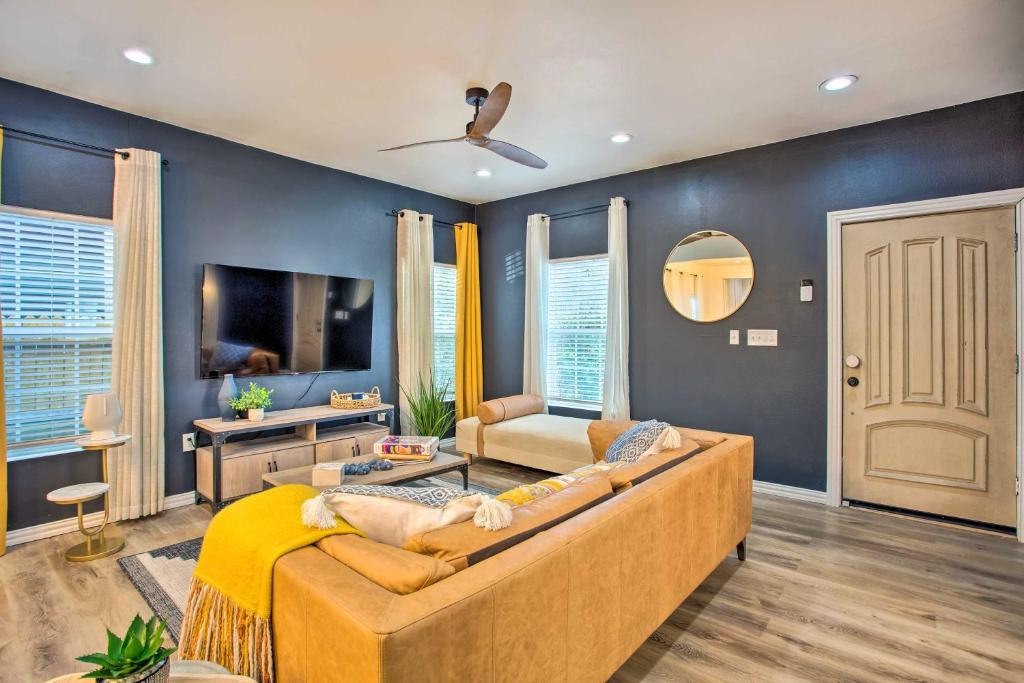 Picturesque Dallas Home Near Dtwn with Fire Pit! photo 3