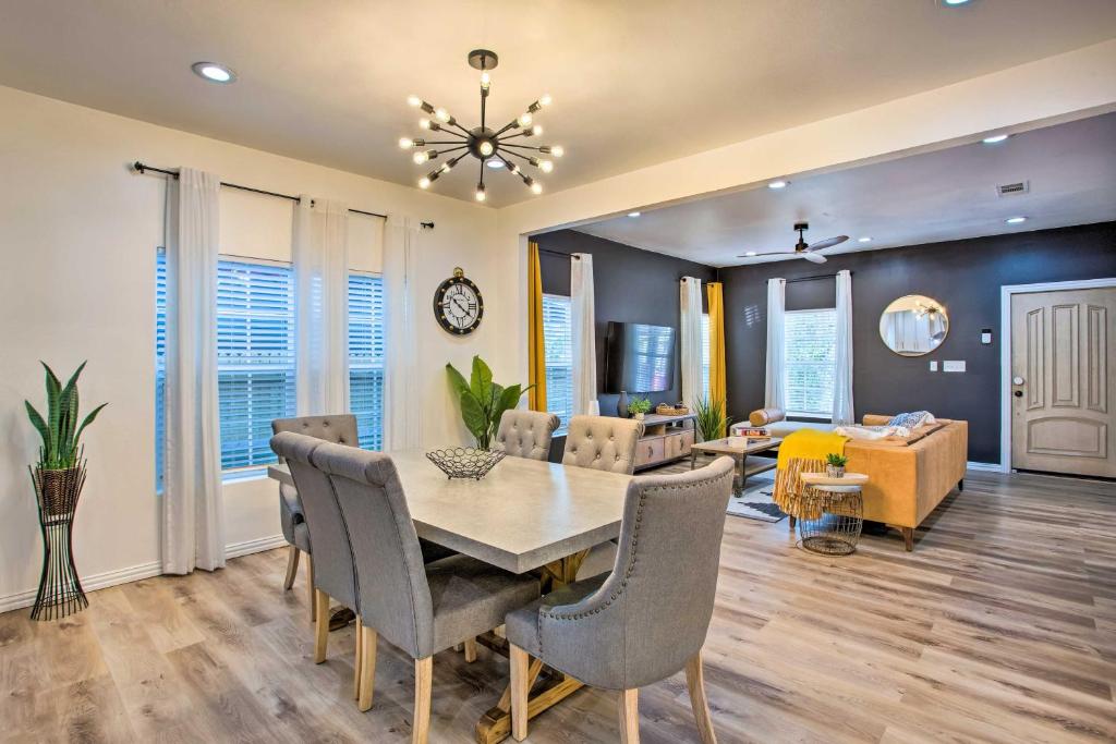 Picturesque Dallas Home Near Dtwn with Fire Pit! photo 4