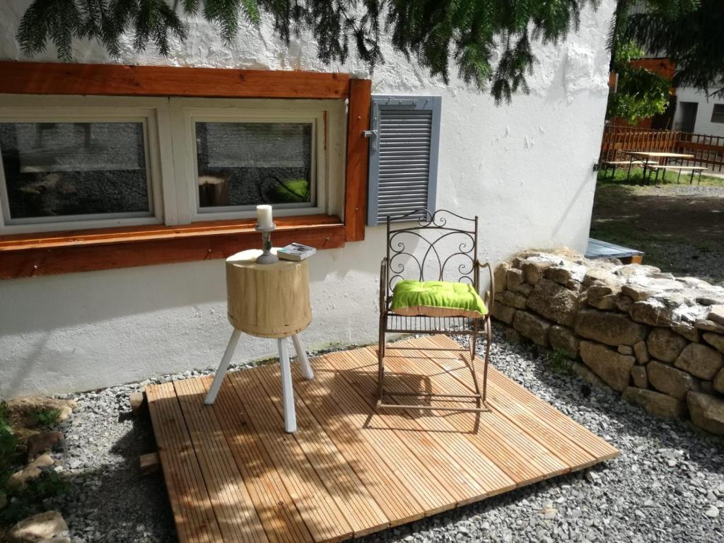 Zurück zur Natur - Urlaub im Zirkuswagen, Sommeratelier oder Schindelwagen photo 2