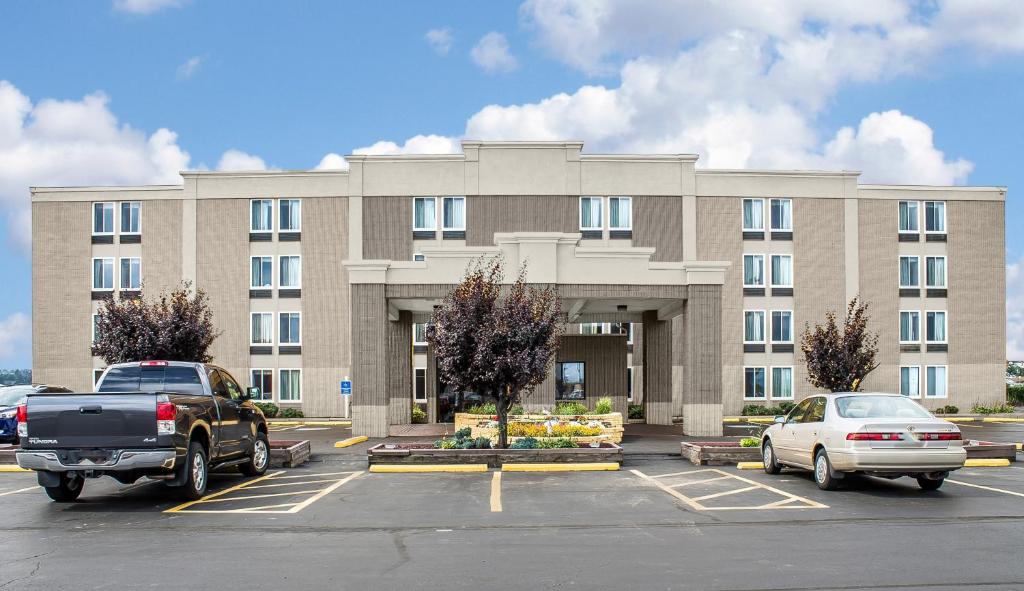 Baymont by Wyndham Scranton Dunmore image