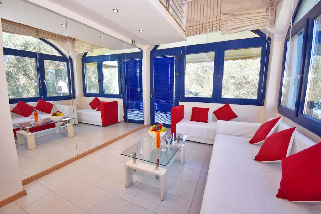 Govino Bay - Luxury Suite photo 4