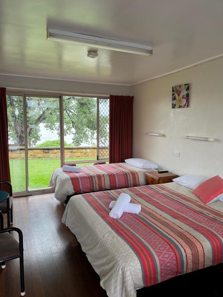 Crown Hotel Motel photo 1