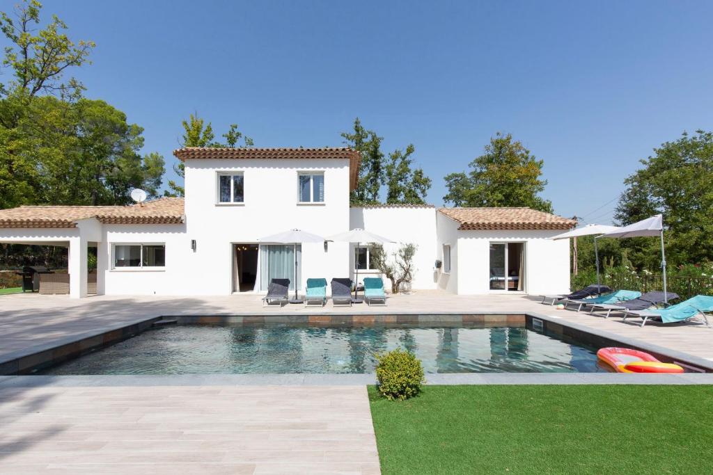 Superbe Villa Seillans LA GRANDE BASTIDE avec piscine, jardin, climatisation et salle de sport photo 2
