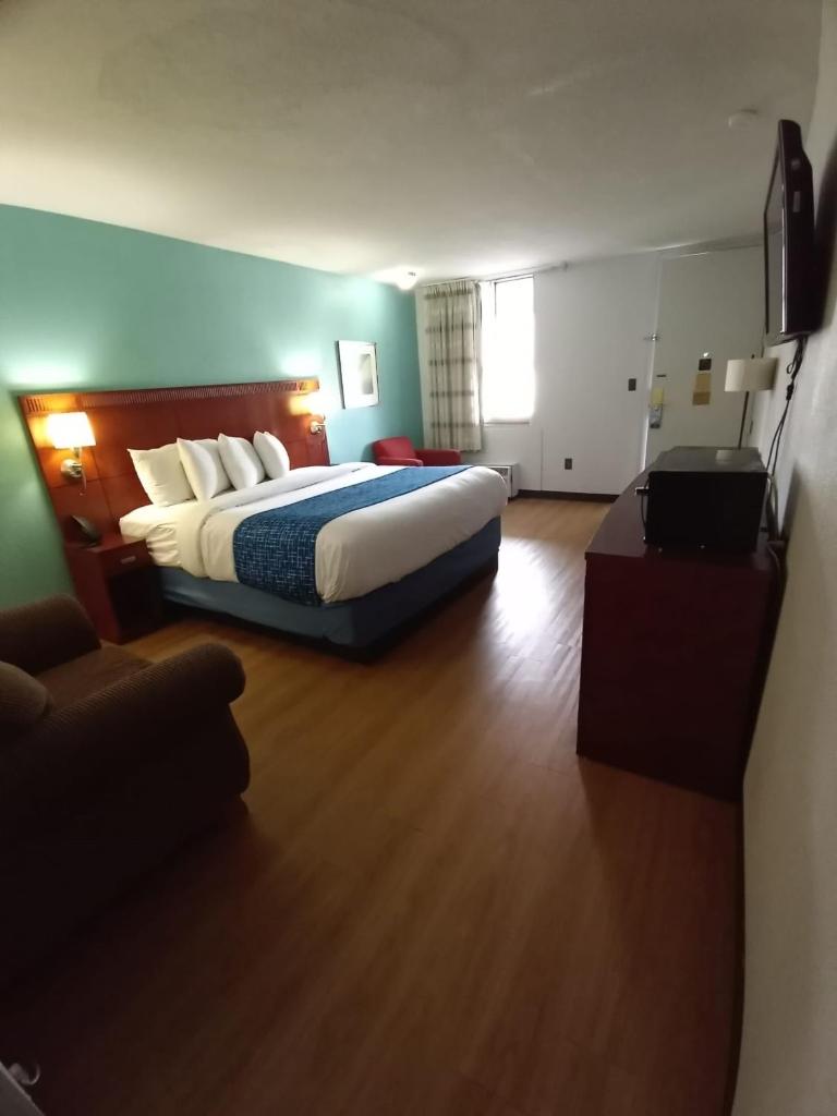 Travelodge by Wyndham Petersburg photo 2
