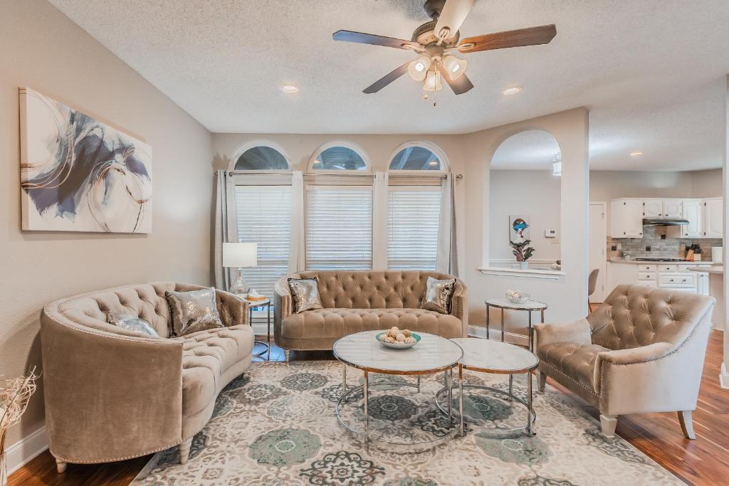 Discount Included! Stunning, Modern, Spacious Getaway fits any group, 2 game rooms, Hot tub home photo 1
