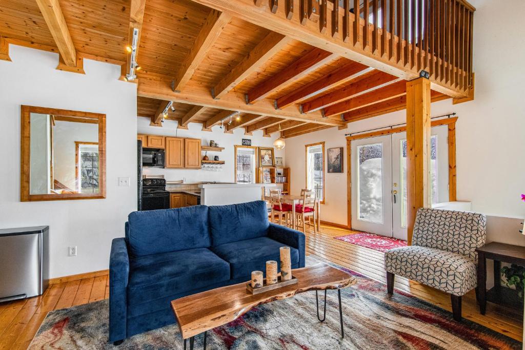 Summit Chalet photo 2