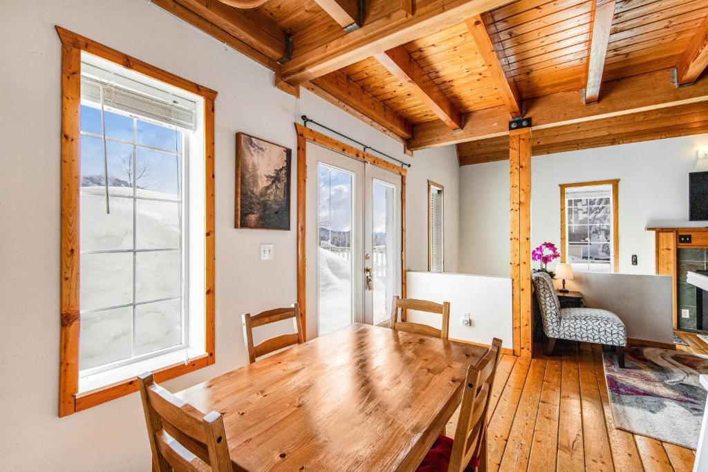 Summit Chalet photo 3