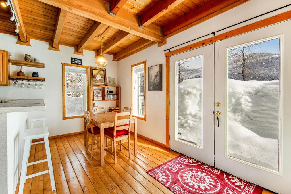 Summit Chalet photo 4